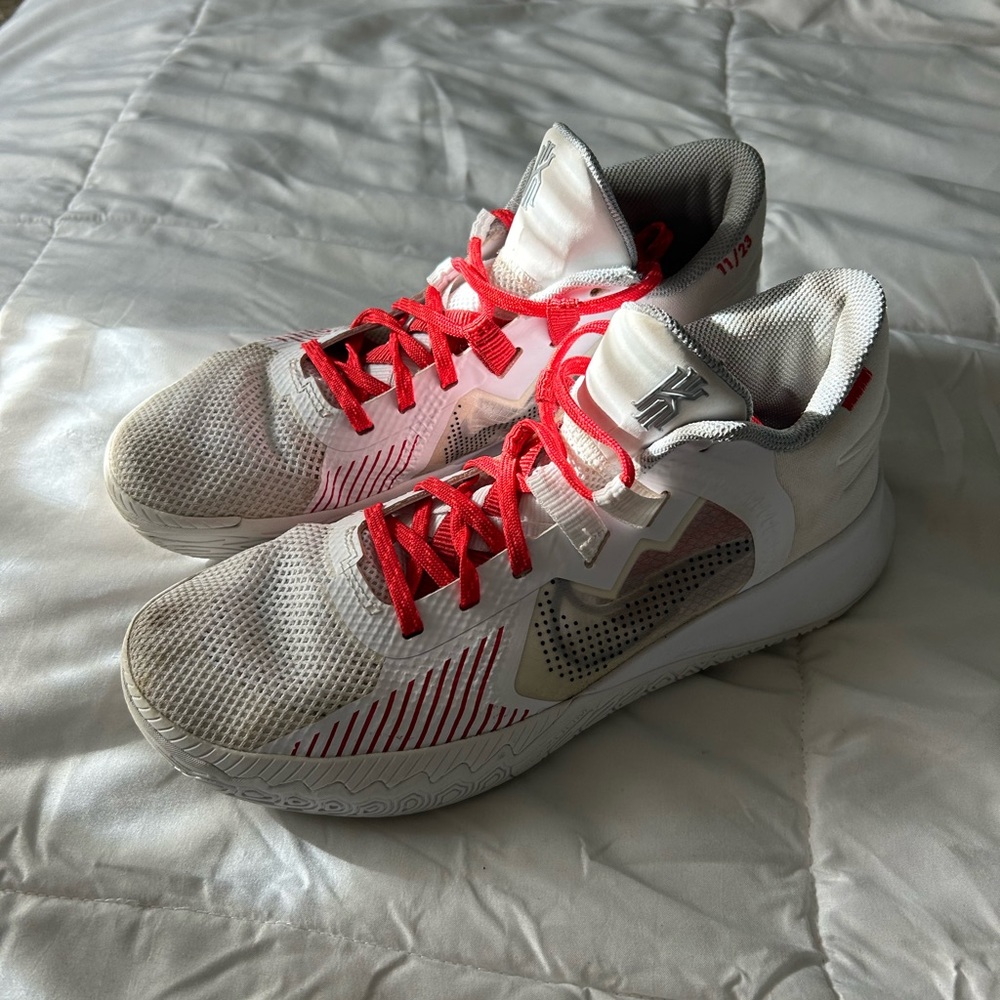 Kyrie Flytrap V Wolf Grey